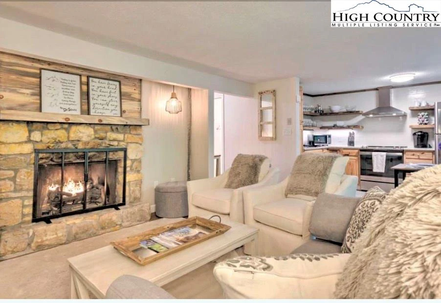 Image number 1 for the current listing