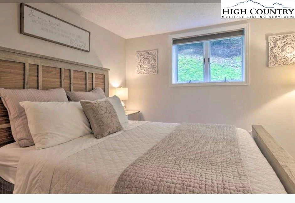 Image number 9 for the current listing