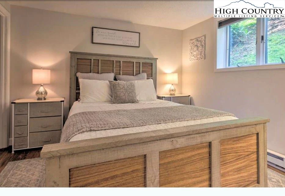 Image number 8 for the current listing