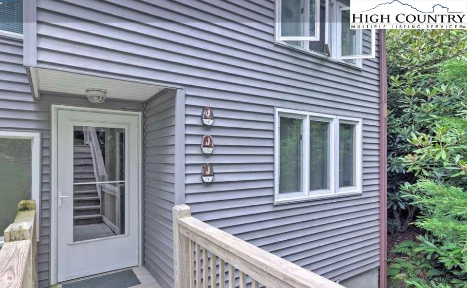 Image number 3 for the current listing