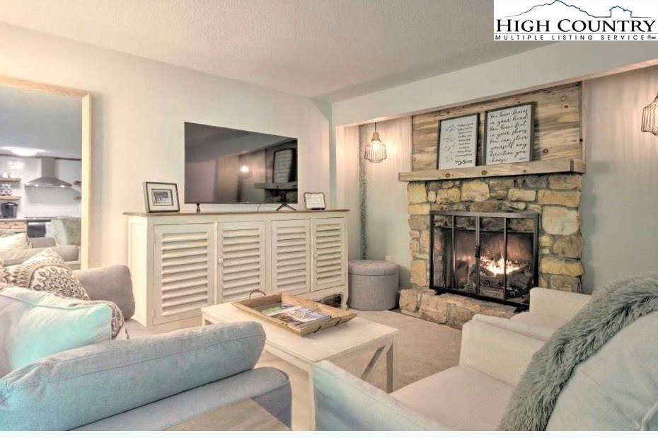 Image number 19 for the current listing