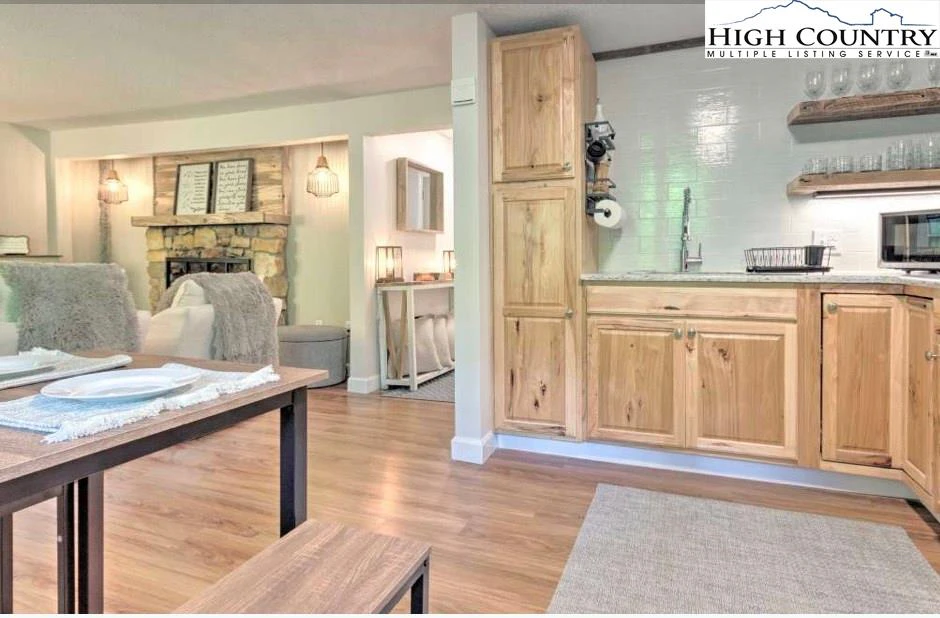 Image number 18 for the current listing