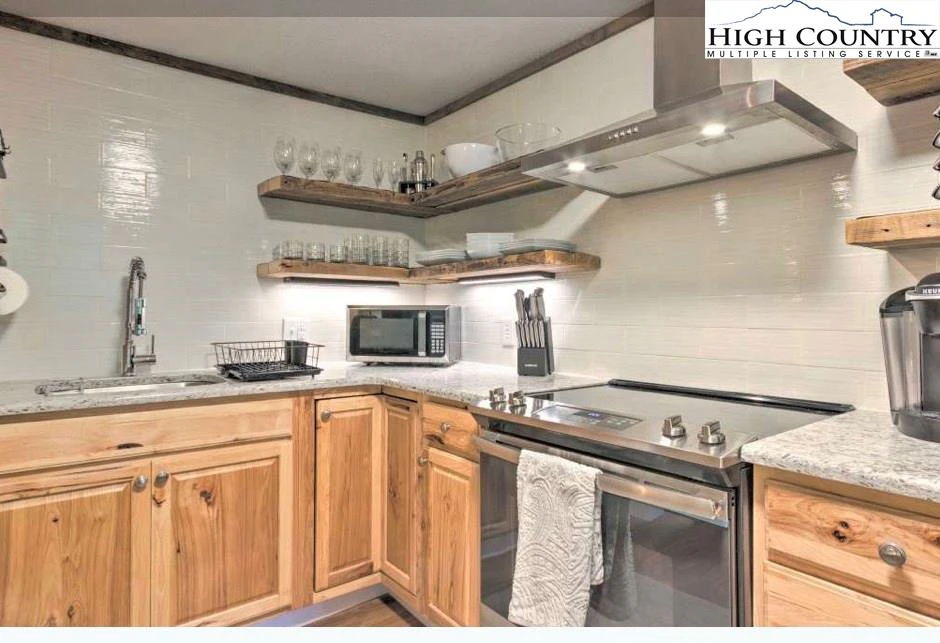 Image number 17 for the current listing