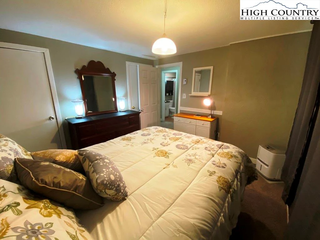 Image number 9 for the current listing