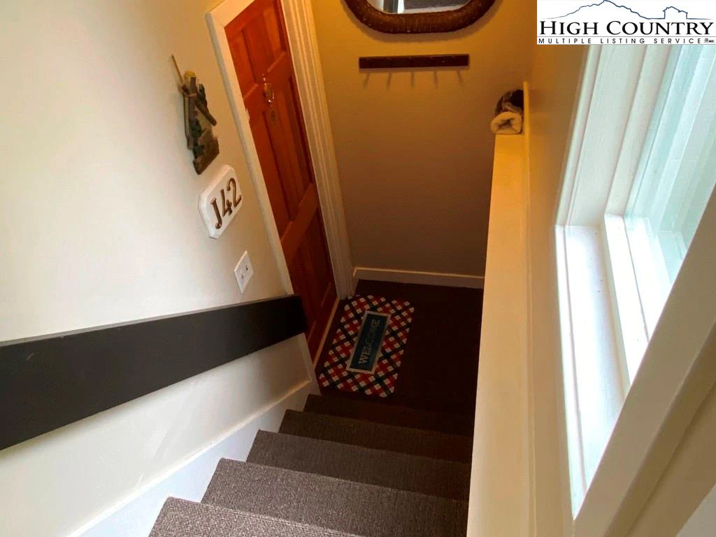 Image number 4 for the current listing