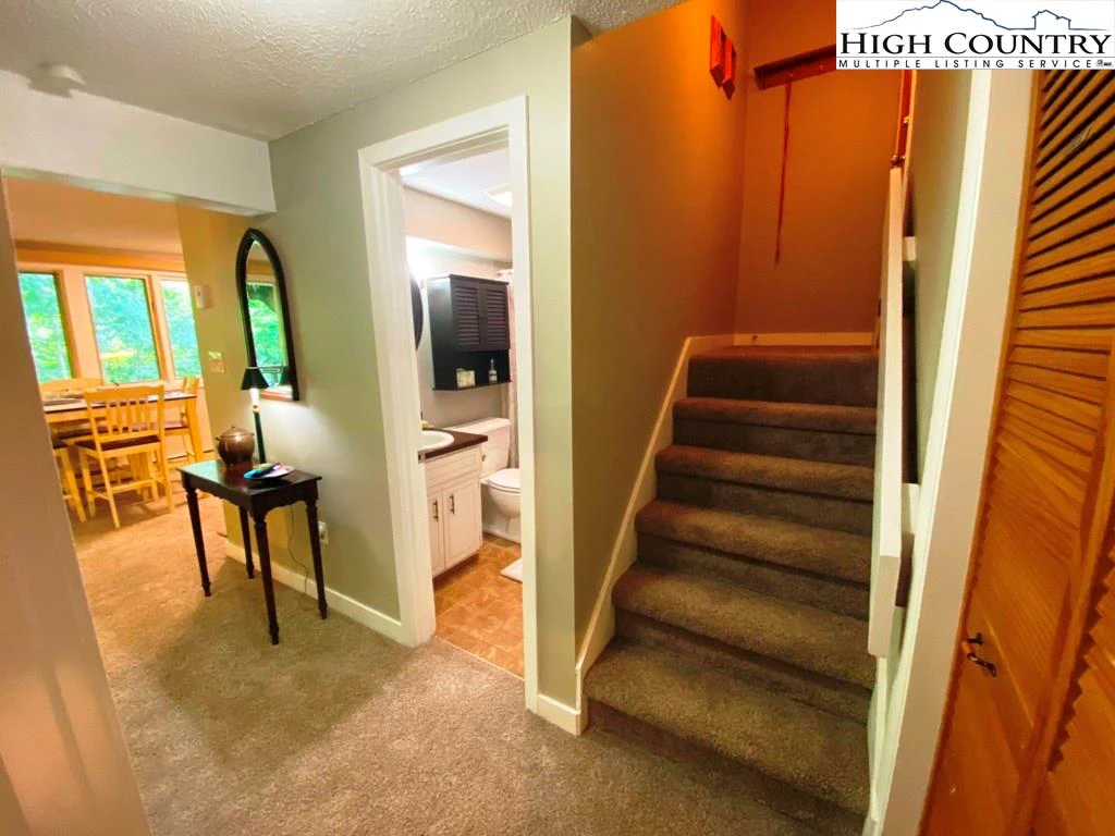 Image number 2 for the current listing