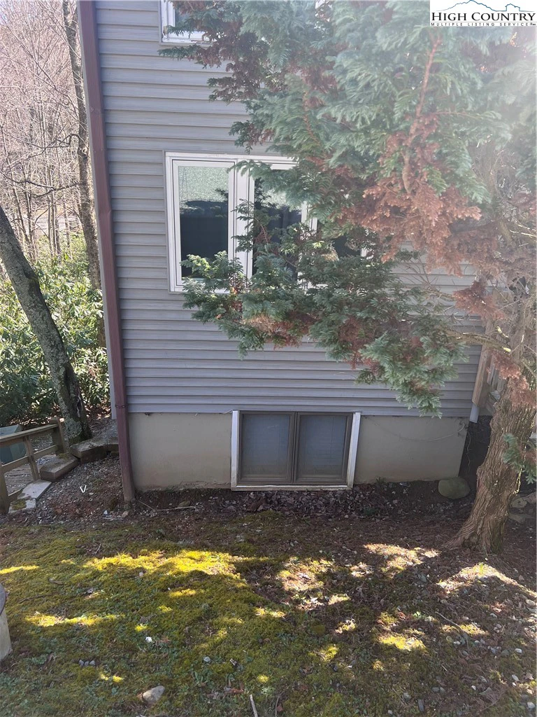 Image number 16 for the current listing