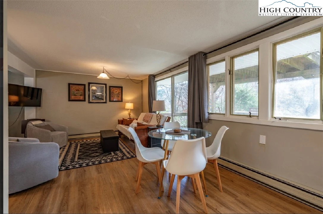 Image number 13 for the current listing