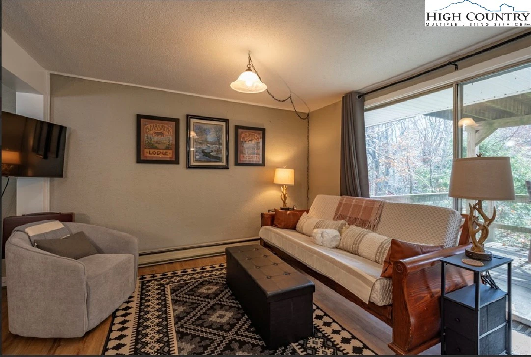 Image number 12 for the current listing
