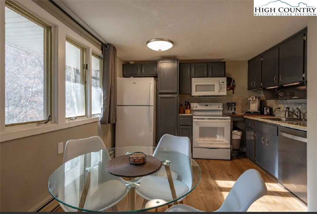 Image number 2 for the current listing