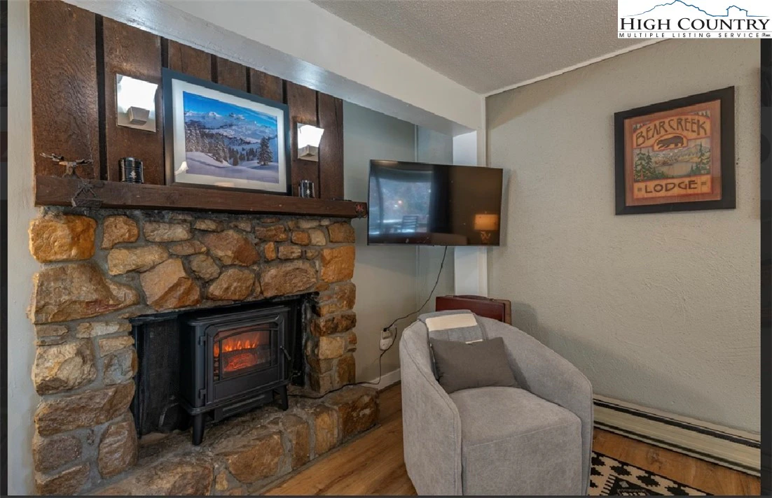 Image number 10 for the current listing