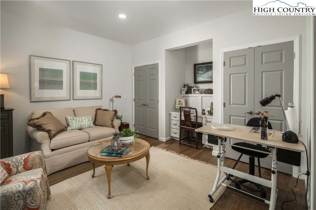 Image number 3 for the current listing