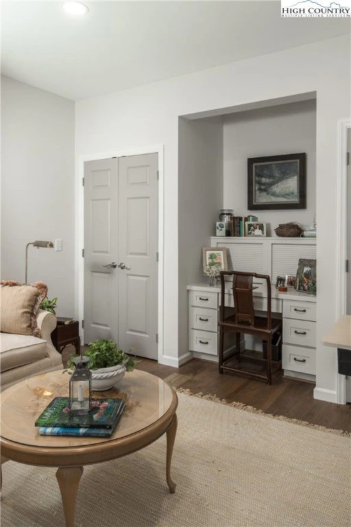 Image number 5 for the current listing