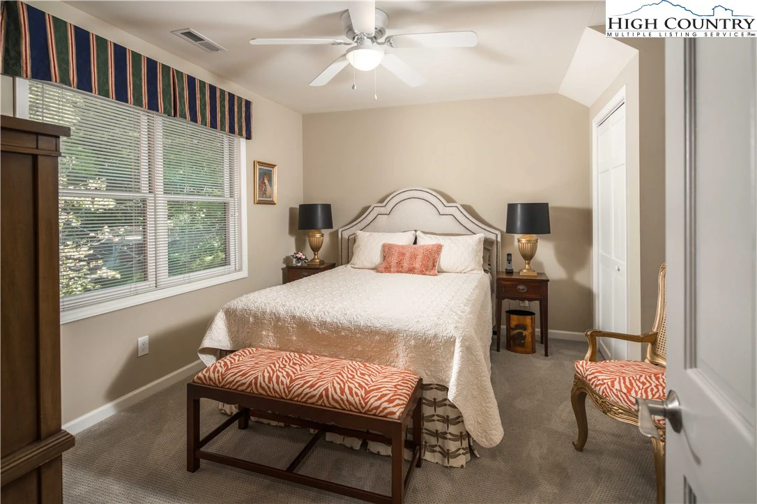 Image number 11 for the current listing