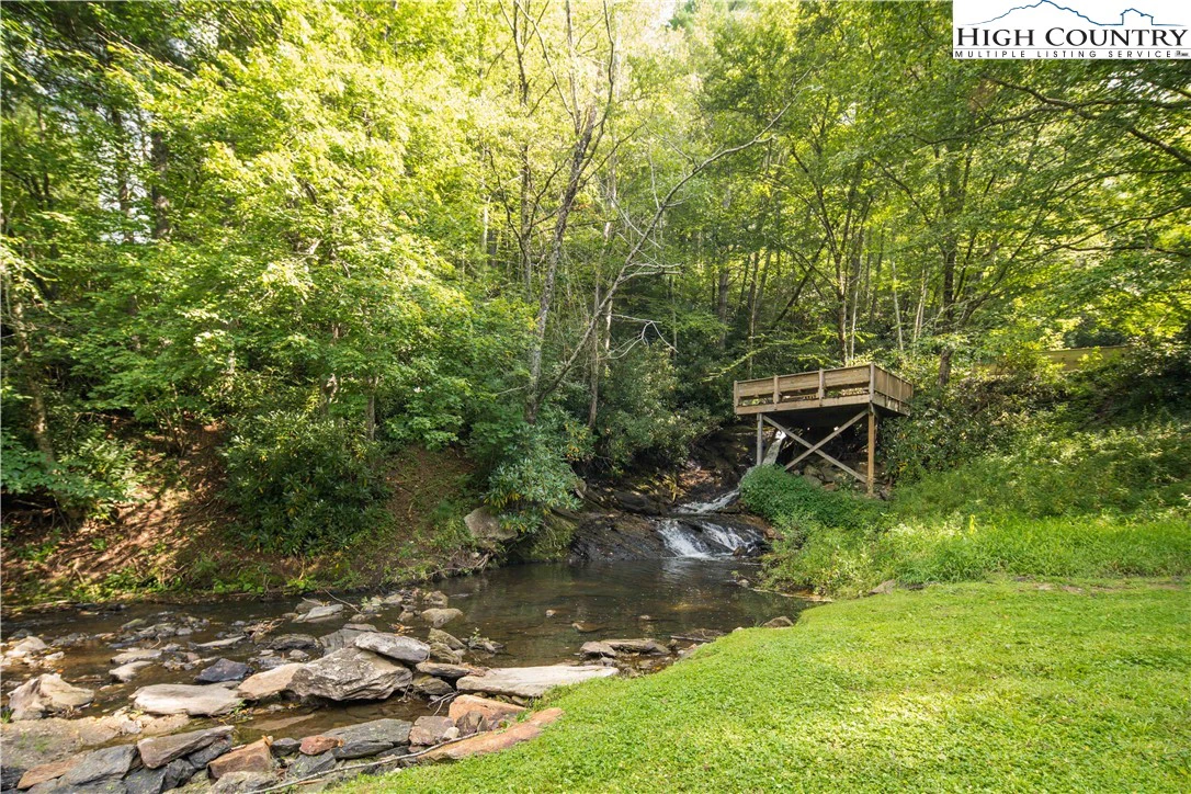 Image number 1 for the current listing