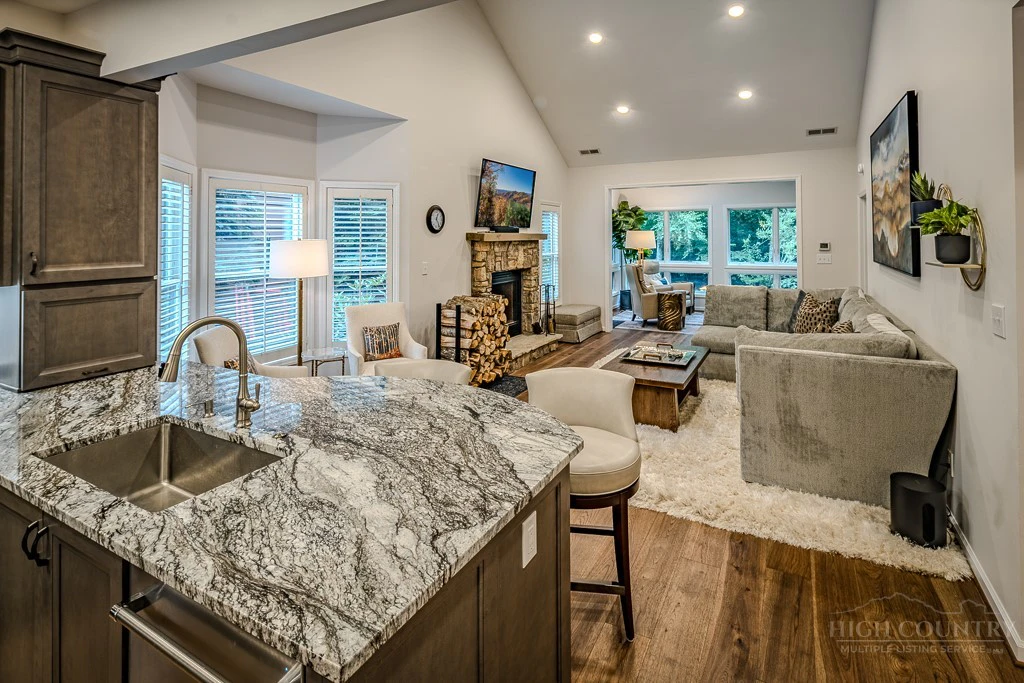 Image number 3 for the current listing