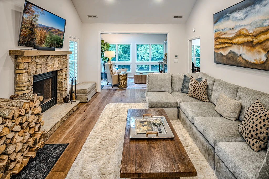 Image number 4 for the current listing