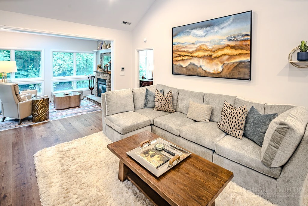 Image number 5 for the current listing