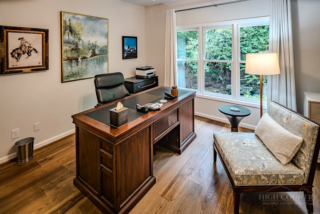 Image number 14 for the current listing