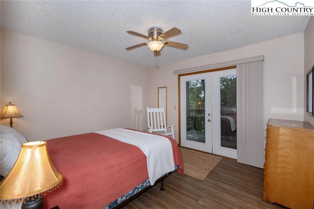 Image number 3 for the current listing