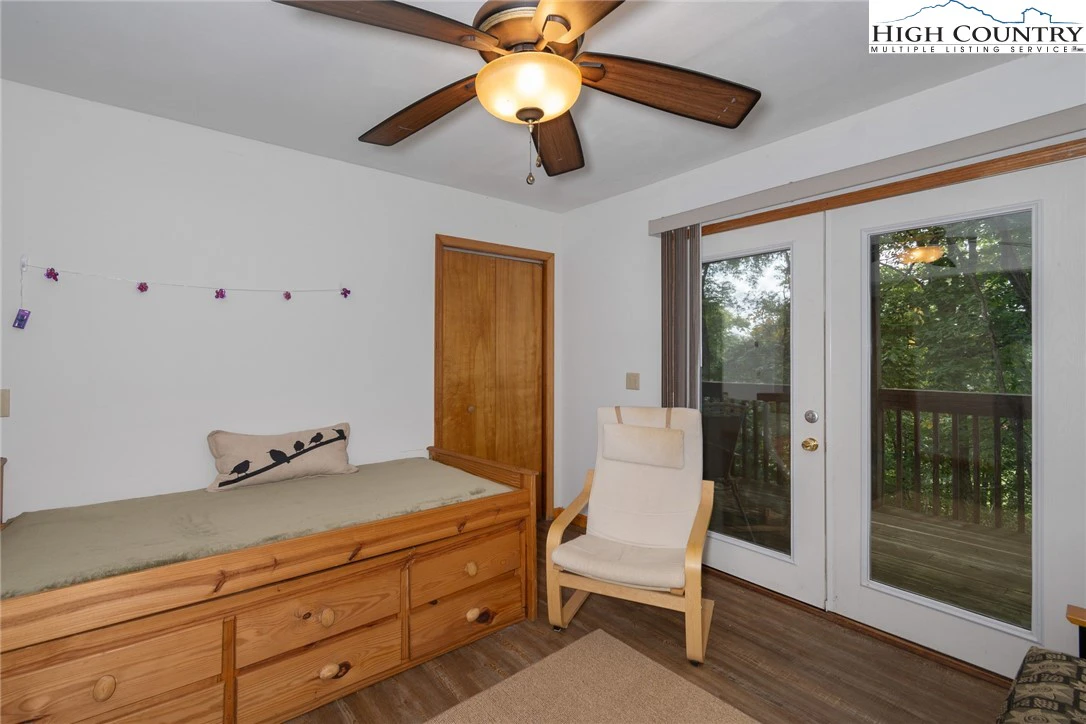 Image number 5 for the current listing
