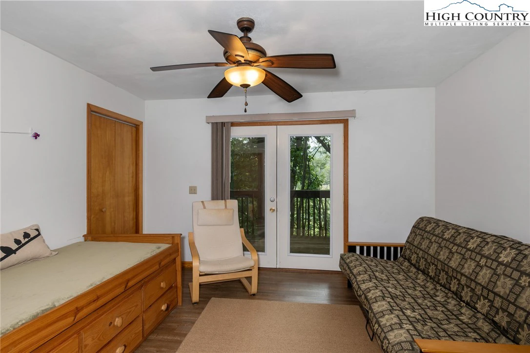 Image number 6 for the current listing