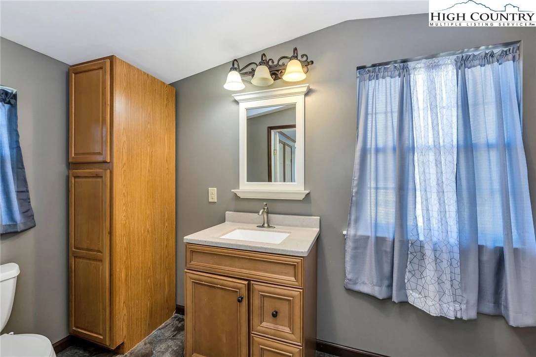 Image number 14 for the current listing