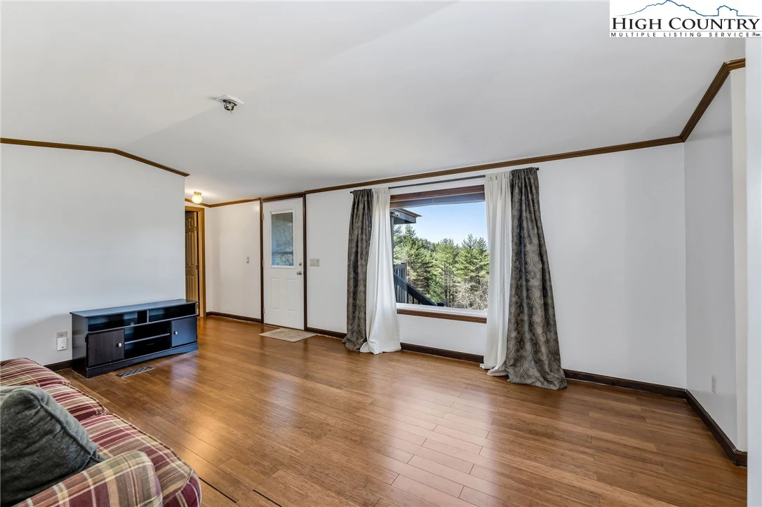 Image number 12 for the current listing