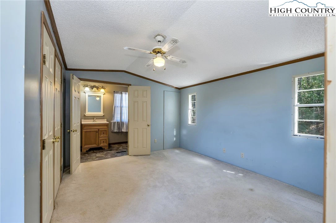 Image number 11 for the current listing