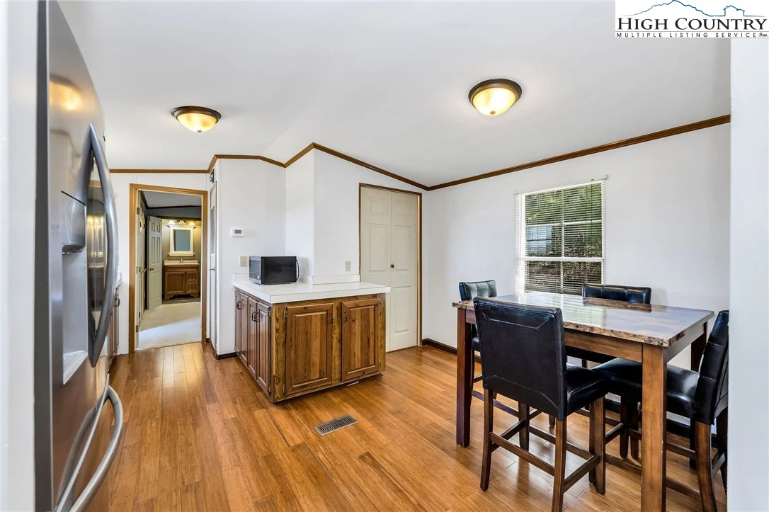 Image number 7 for the current listing