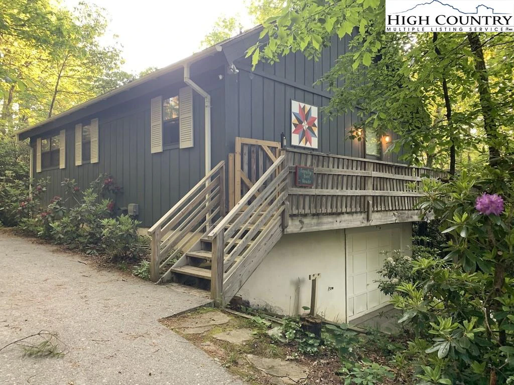 Image number 1 for the current listing