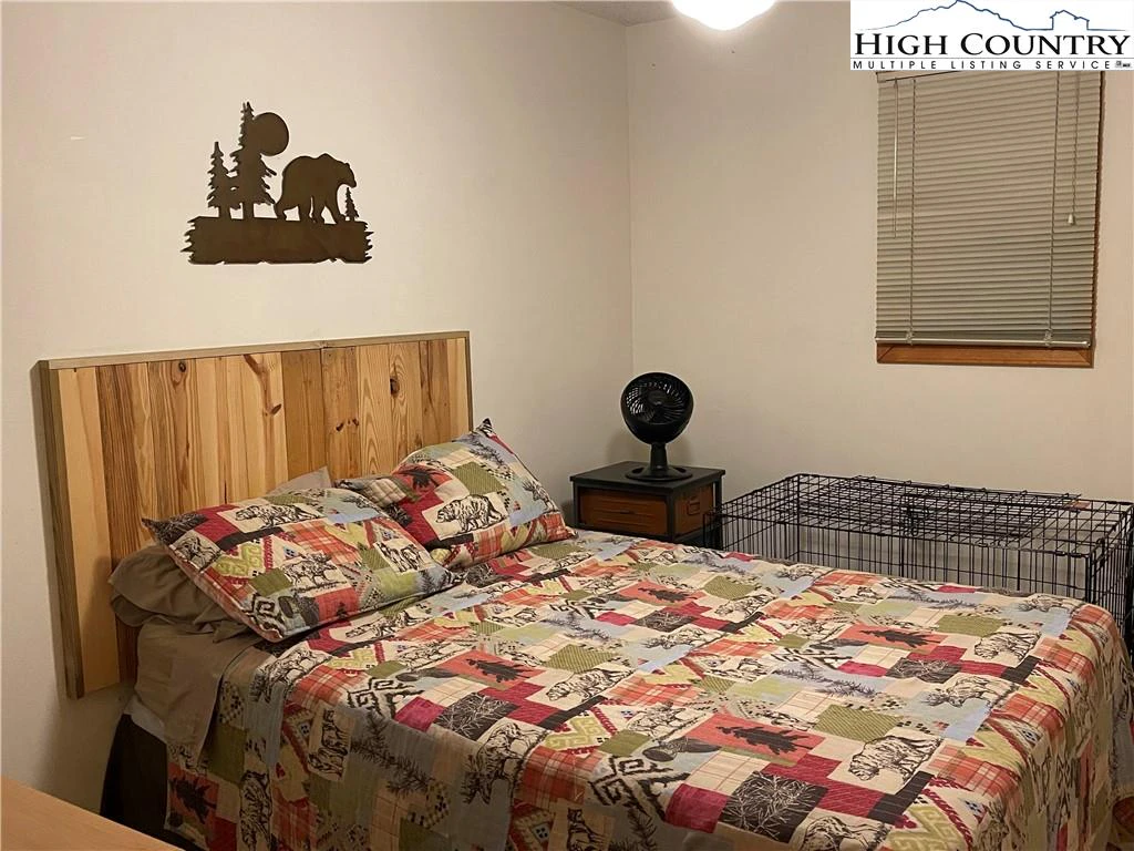 Image number 14 for the current listing