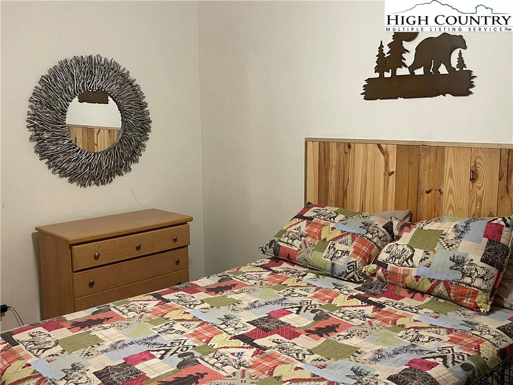 Image number 13 for the current listing