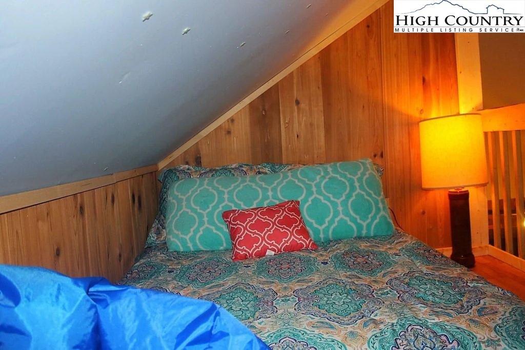 Image number 11 for the current listing