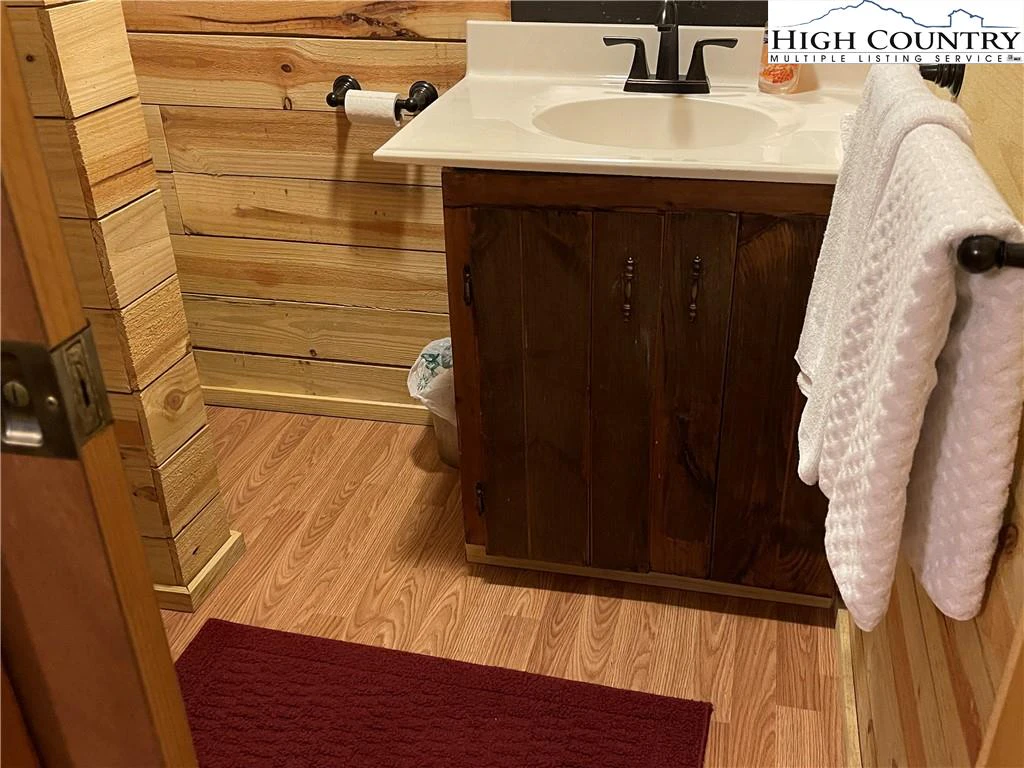 Image number 7 for the current listing
