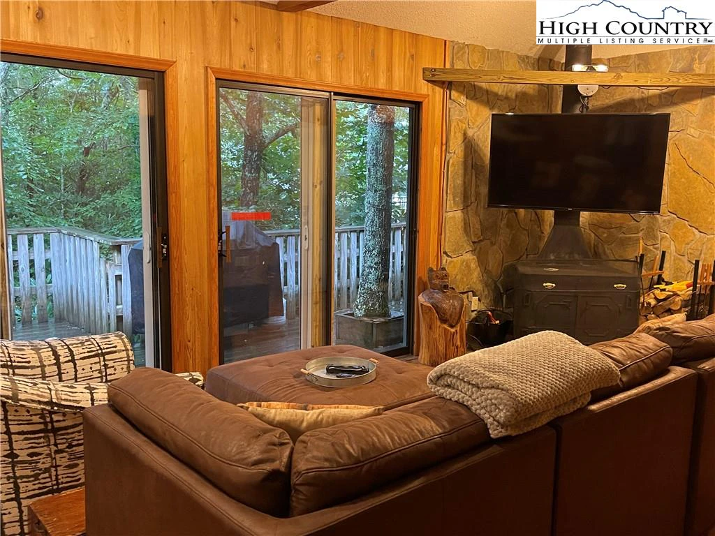 Image number 19 for the current listing