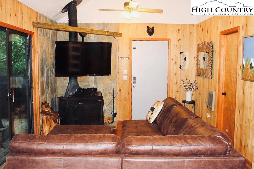 Image number 18 for the current listing