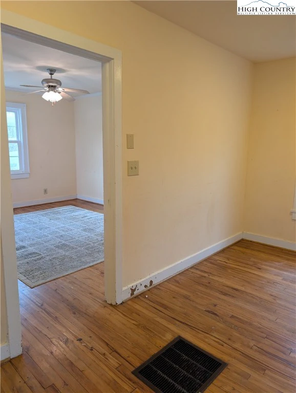 Image number 14 for the current listing