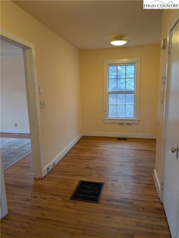 Image number 15 for the current listing