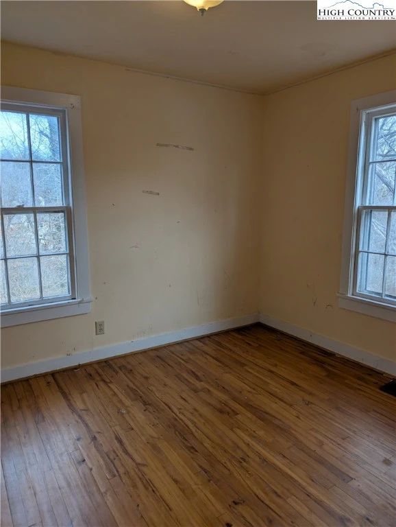 Image number 19 for the current listing