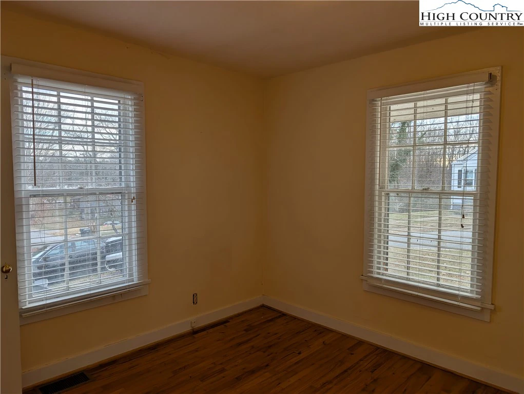 Image number 6 for the current listing