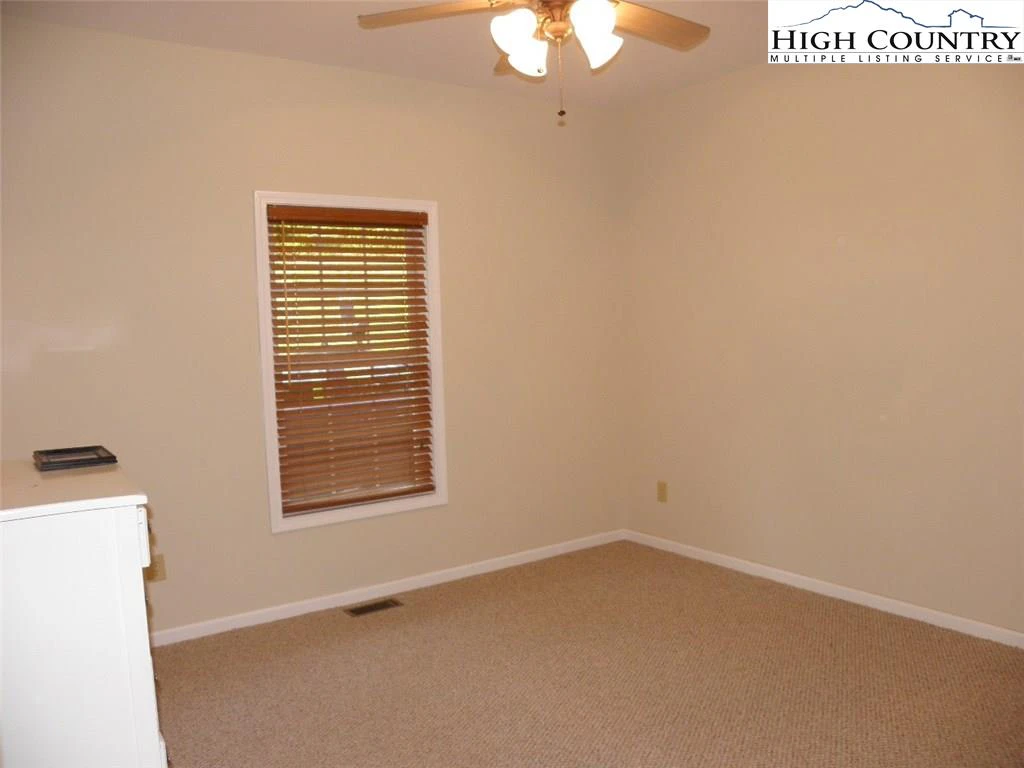 Image number 10 for the current listing