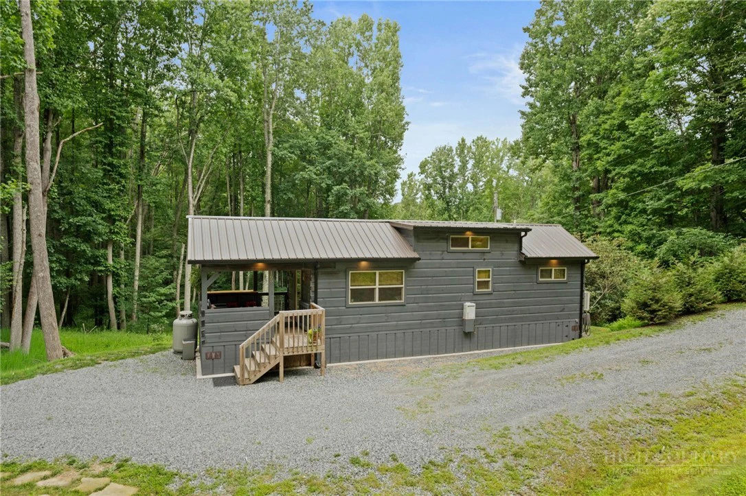Image number 19 for the current listing