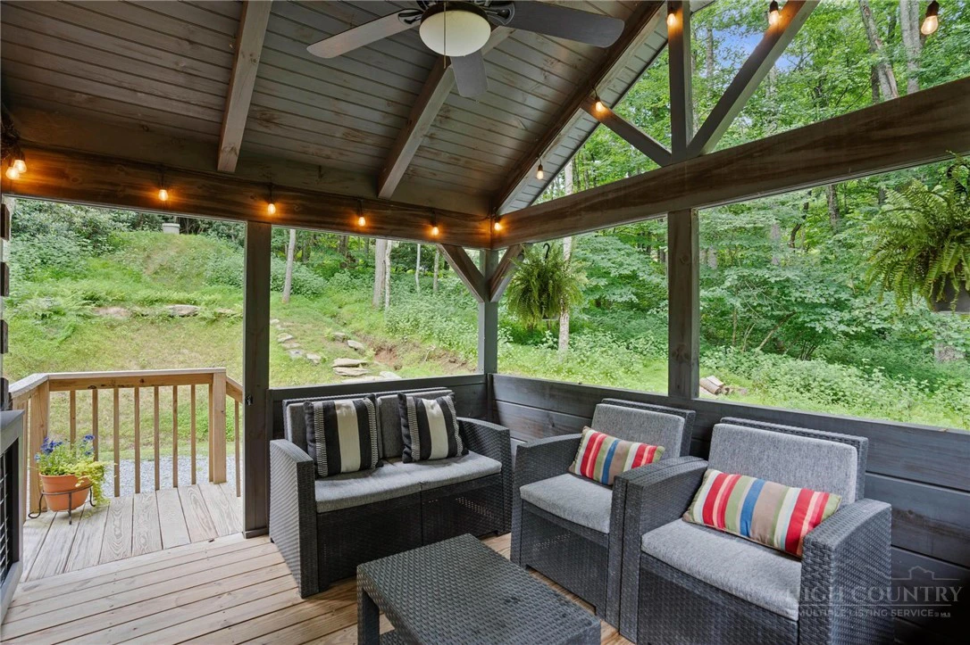 Image number 4 for the current listing