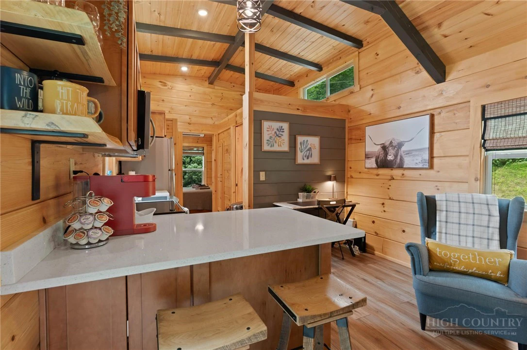 Image number 9 for the current listing