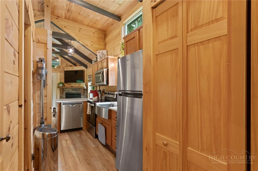 Image number 12 for the current listing