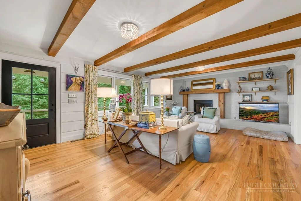 Image number 8 for the current listing