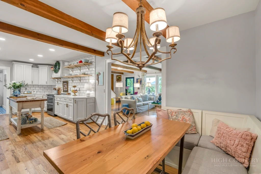 Image number 14 for the current listing