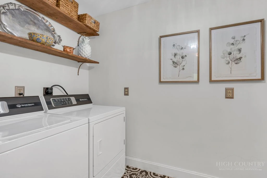 Image number 18 for the current listing