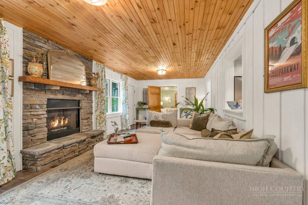 Image number 20 for the current listing